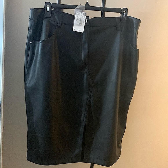 Black Faux Leather Skirt - made by Mango sz XL - Picture 1 of 9